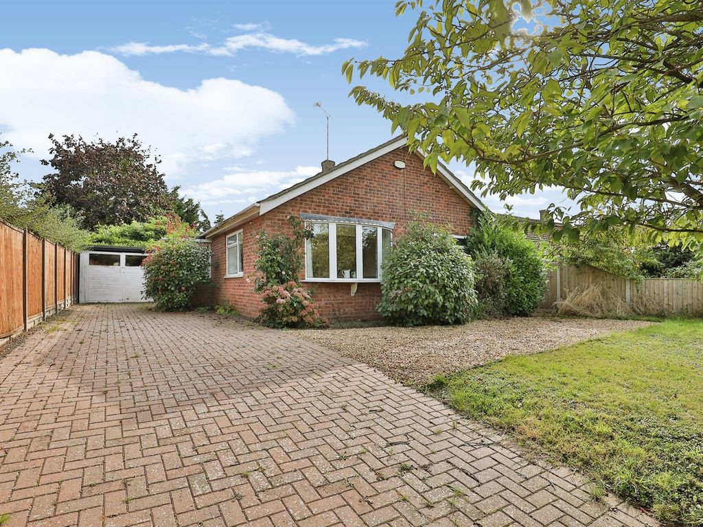 2 bed detached bungalow for sale in Mill Street, Mattishall, Dereham NR20, £270,000