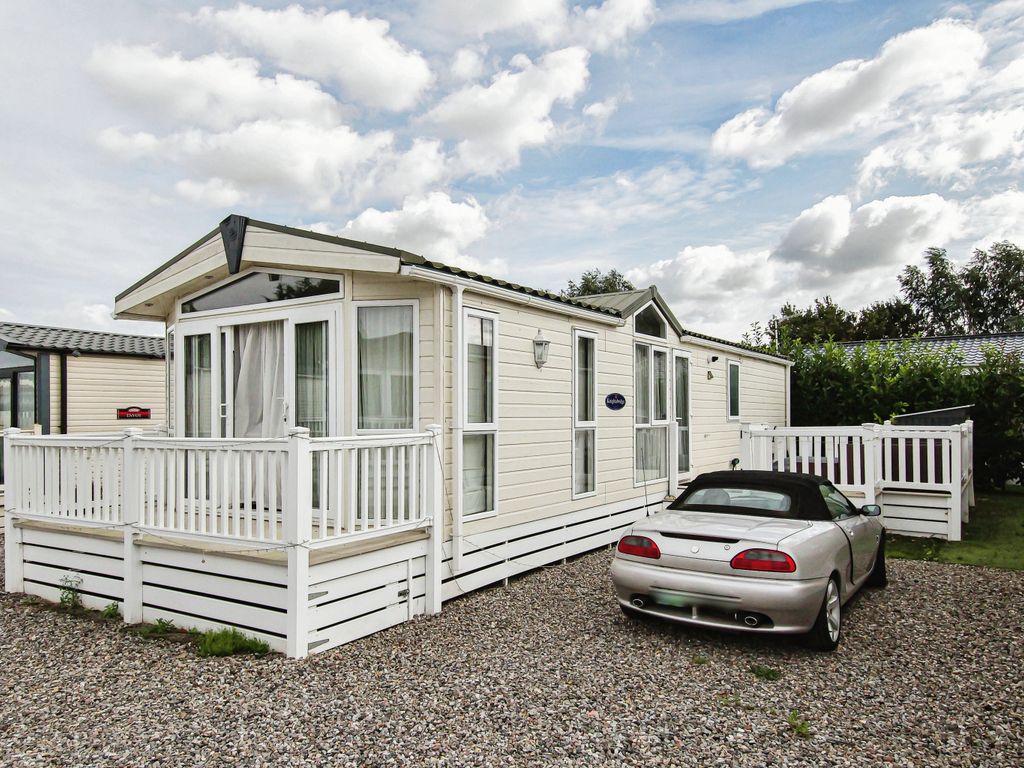 2 bed mobile/park home for sale in New River Bank, Littleport, Ely, Cambridgeshire CB7, £85,000