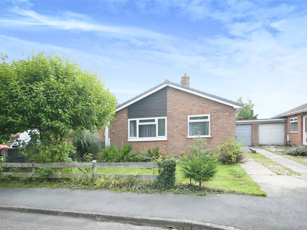 3 bed bungalow for sale in Oaktree Drive, Bilsthorpe, Newark NG22, £220,000
