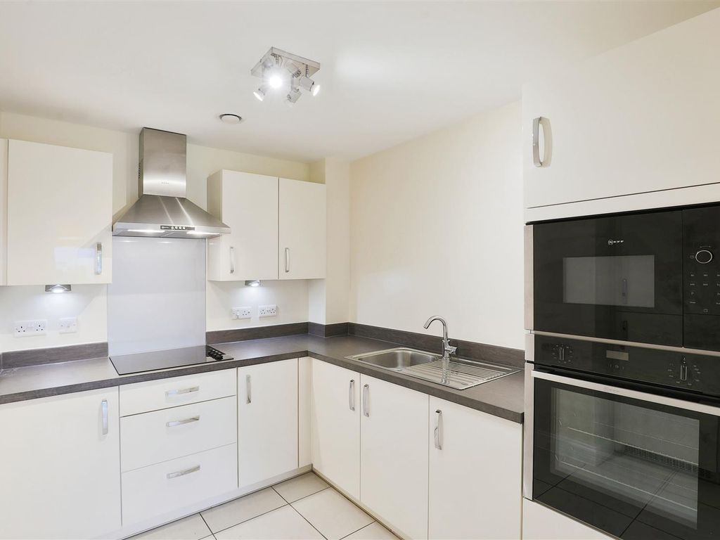 1 bed flat for sale in Harvard Place, Stratford-Upon-Avon CV37, £215,000