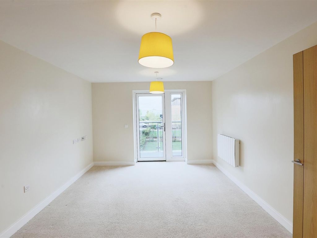 1 bed flat for sale in Harvard Place, Stratford-Upon-Avon CV37, £215,000