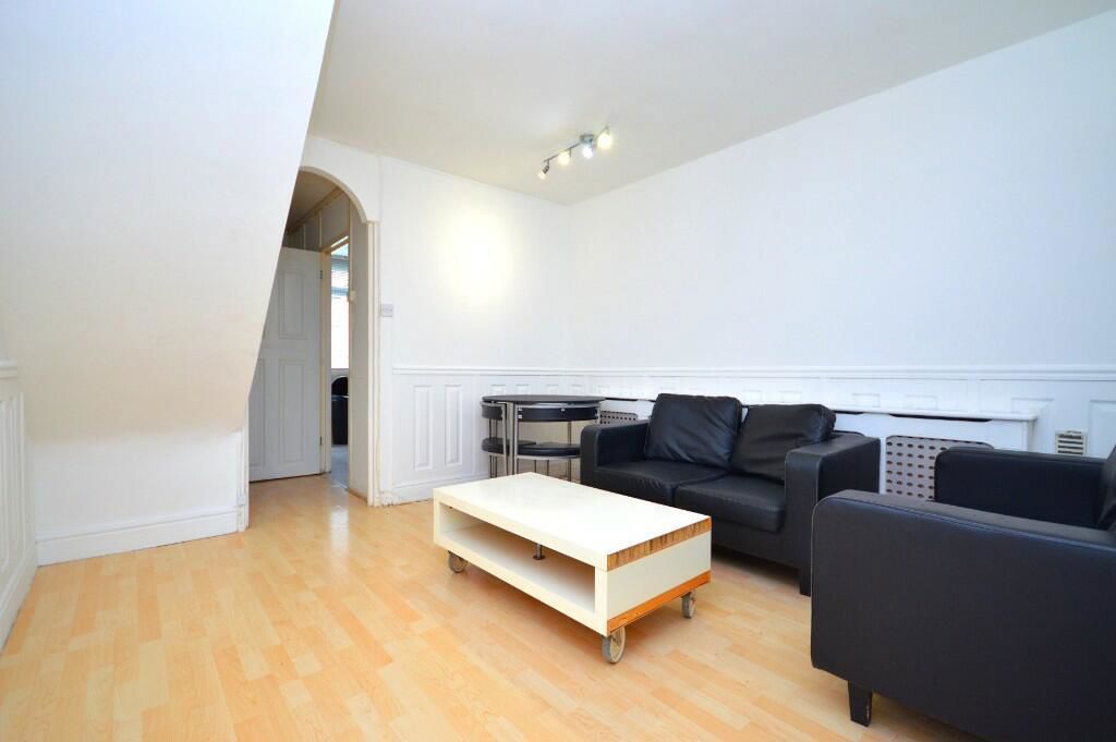 2 bed flat for sale in Barnardo Gardens, Barnardo Street, London E1, £295,000