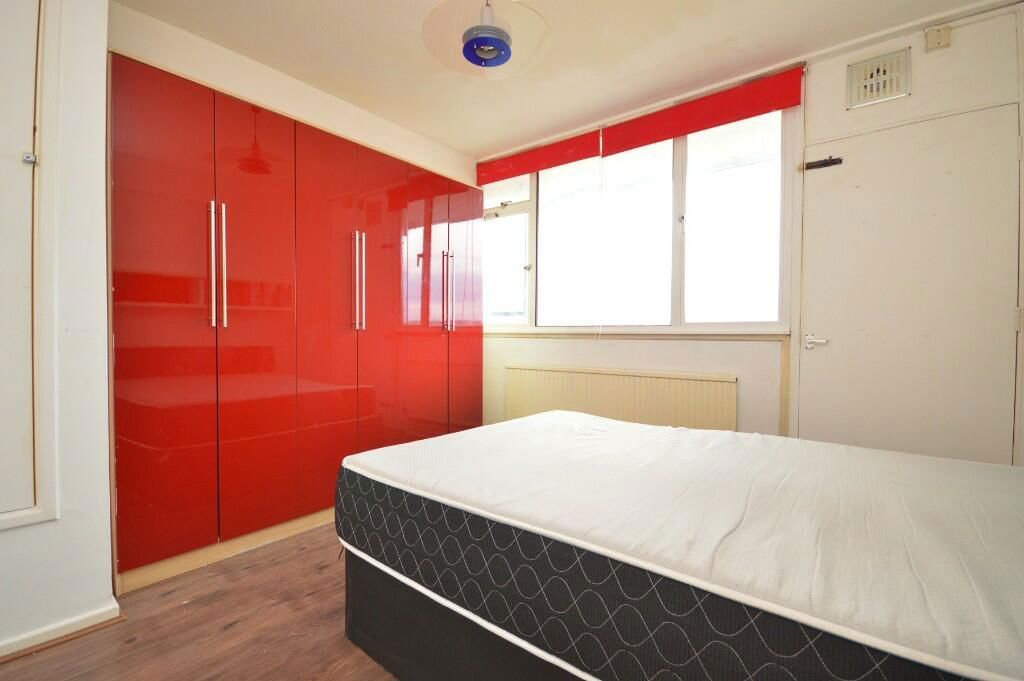 2 bed flat for sale in Barnardo Gardens, Barnardo Street, London E1, £295,000