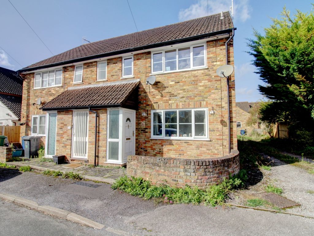 2 bed flat for sale in Old Forge Road, Loudwater, High Wycombe HP10, £230,000