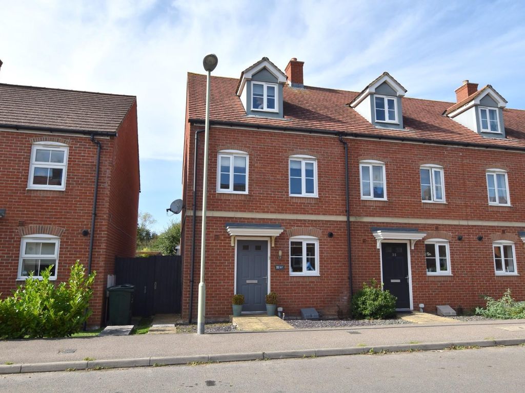 3 bed end terrace house for sale in Finn Farm Road, Kingsnorth, Ashford TN25, £320,000