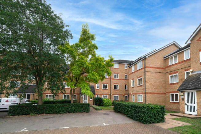 1 bed flat for sale in Telegraph Place, London E14, £270,000