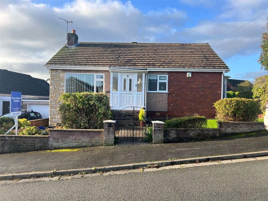 2 bed bungalow for sale in Fairfield Close, Penrhyn Bay, Llandudno, Fairfield Close LL30, £260,000