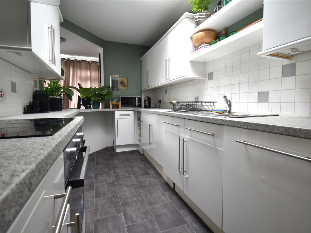2 bed flat for sale in Druid Woods, Avon Way, Bristol BS9, £240,000