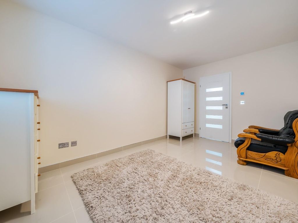 2 bed flat for sale in Bryngwyn Manor, Wormelow, Hereford HR2, £200,000