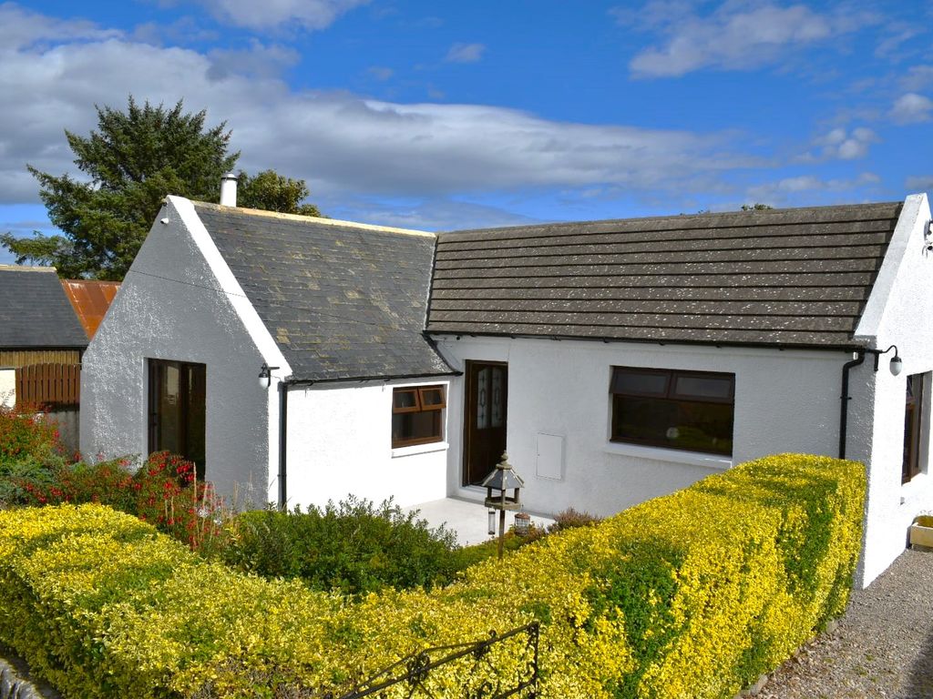 2 bed cottage for sale in Spey Bay, Fochabers IV32, £160,000