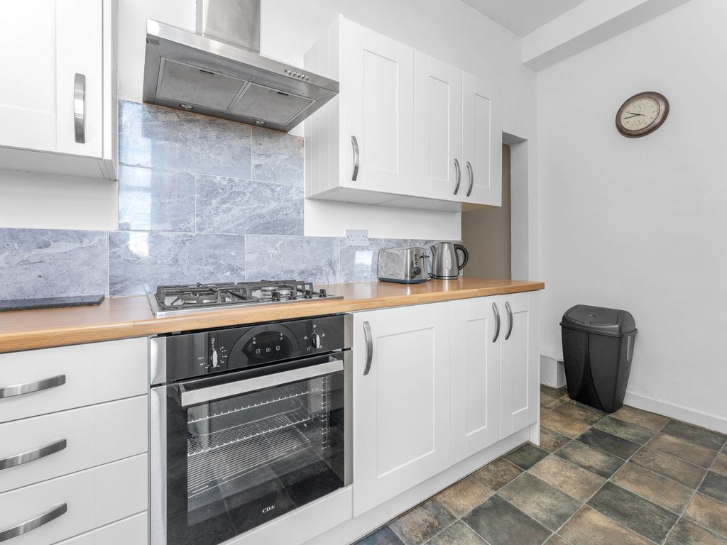 2 bed flat for sale in Leith Walk, Edinburgh EH6, £230,000