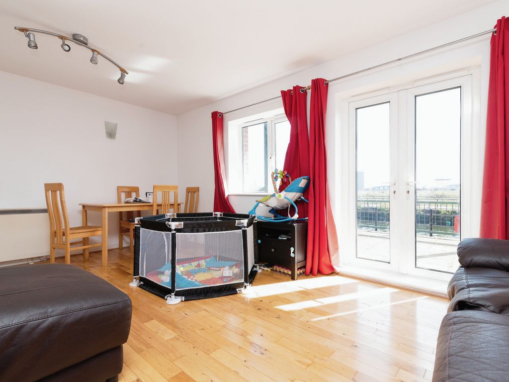 2 bed flat for sale in Adventurers Quay, Cardiff CF10, £250,000