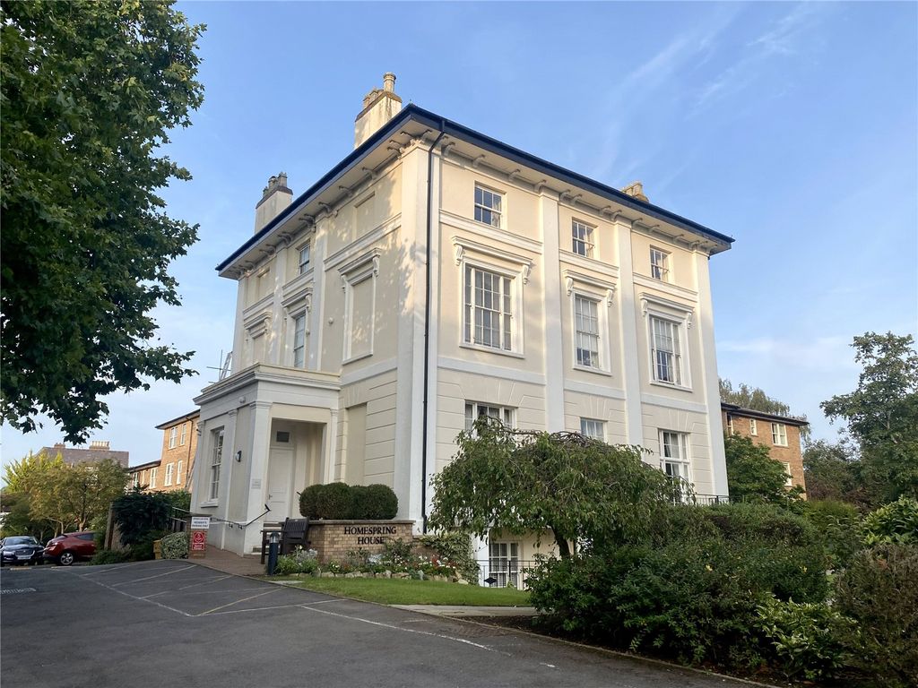 1 bed flat for sale in Pittville Circus Road, Cheltenham, Gloucestershire GL52, £70,000