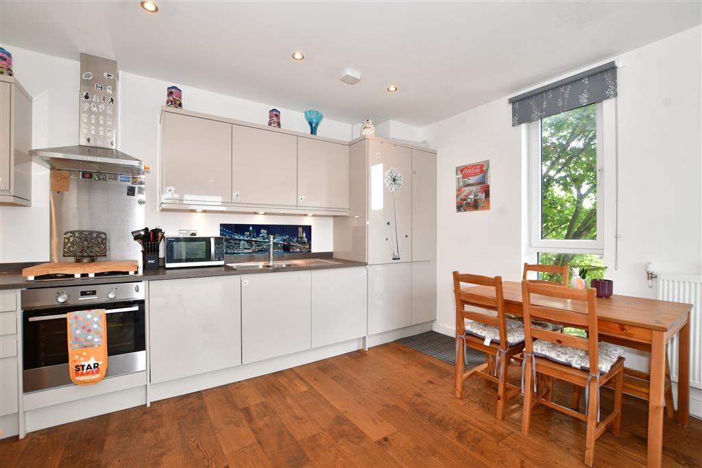 1 bed flat for sale in Station Road, Sutton, Surrey SM2, £113,750