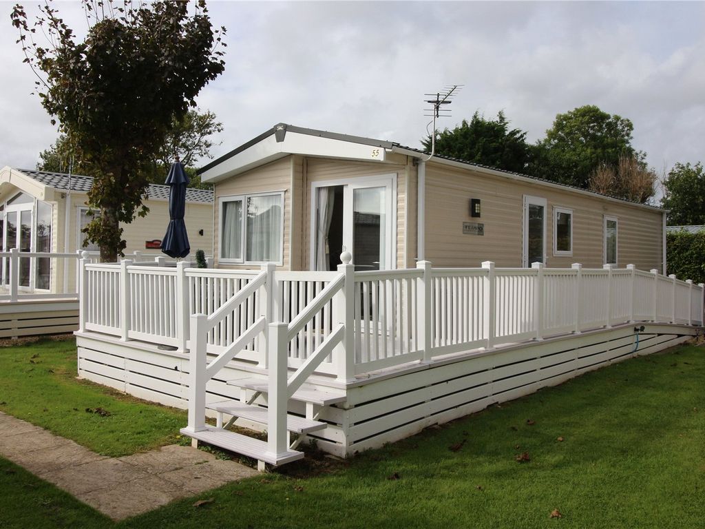 2 bed mobile/park home for sale in Sway Road, New Milton, Hampshire BH25, £27,500