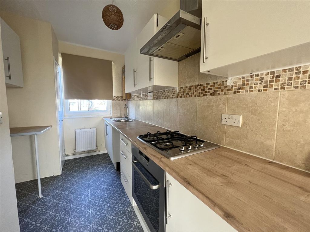 2 bed flat for sale in Mansfield Road, Athersley North, Barnsley S71, £64,950