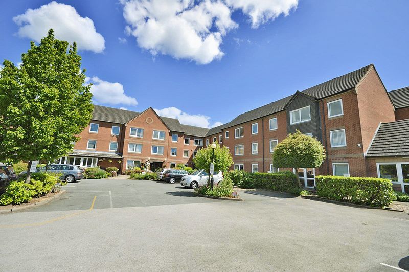 2 bed flat for sale in Homesmith House, Evesham WR11, £95,000