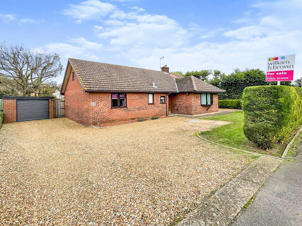 3 bed detached bungalow for sale in School Lane, Northwold, Thetford IP26, £325,000
