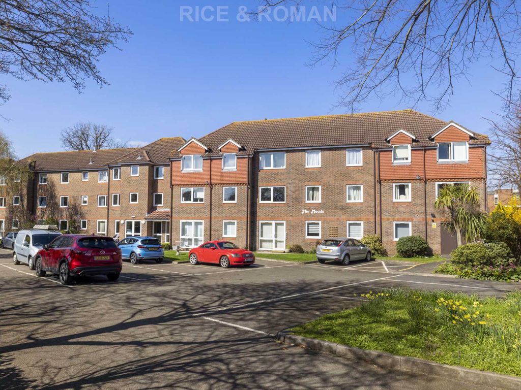 1 bed flat for sale in The Meads, Windsor SL4, £170,000