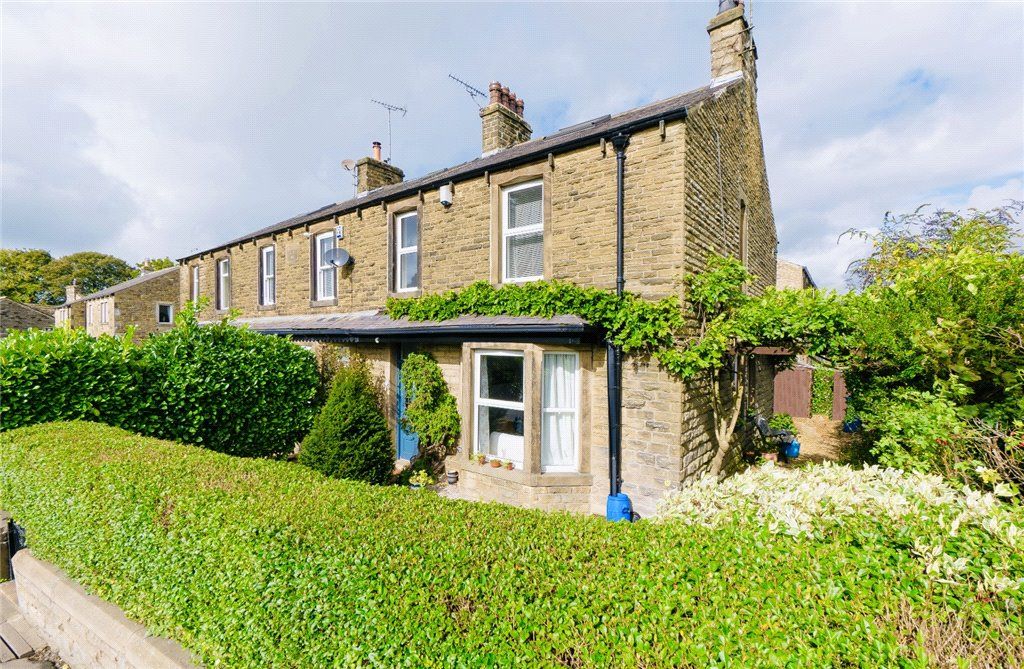 3 bed end terrace house for sale in South View, Hellifield, Skipton BD23, £260,000
