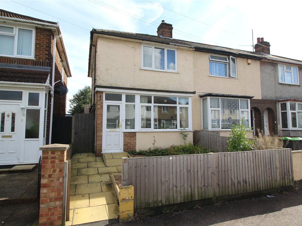 2 bed end terrace house for sale in Oak Road, Bedford, Bedfordshire MK42, £225,000