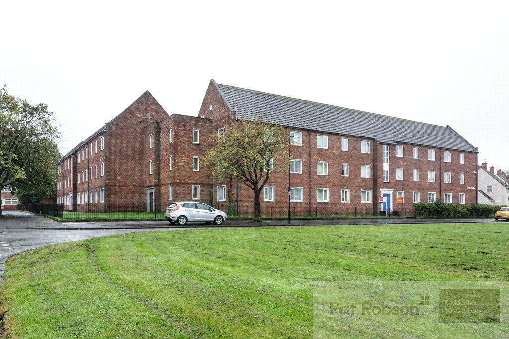 2 bed flat for sale in Park Avenue, Gosforth, Newcastle Upon Tyne, Tyne And Wear NE3, £70,000