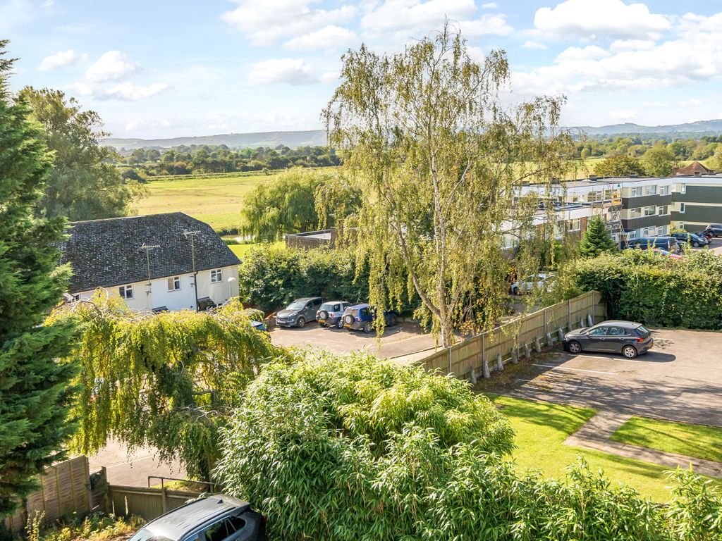 2 bed flat for sale in Lower Street, Pulborough, West Sussex RH20, £200,000