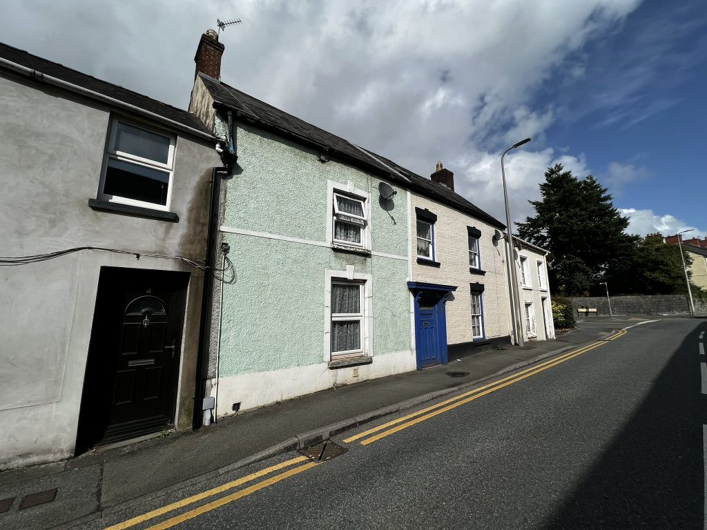 2 bed property for sale in Barn Road, Carmarthen SA31, £119,950