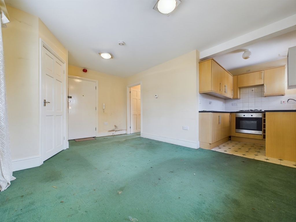 2 bed flat for sale in Paradise Road, Downham Market PE38, £120,000