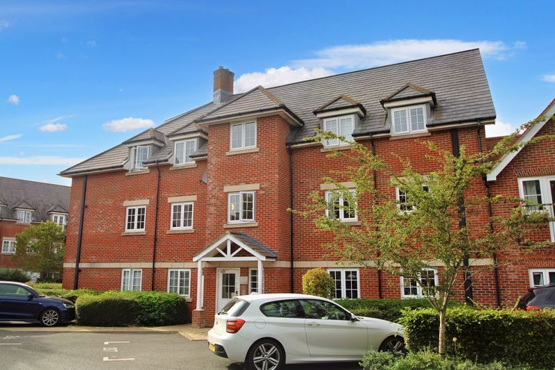 2 bed flat for sale in Kingshill Crescent, Downley, High Wycombe HP13, £269,950