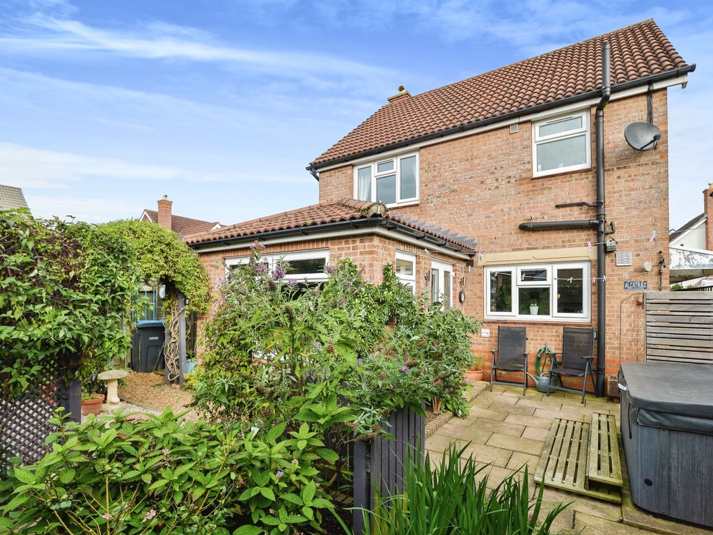 3 bed detached house for sale in Thistle Close, Northallerton, North Yorkshire DL7, £325,000