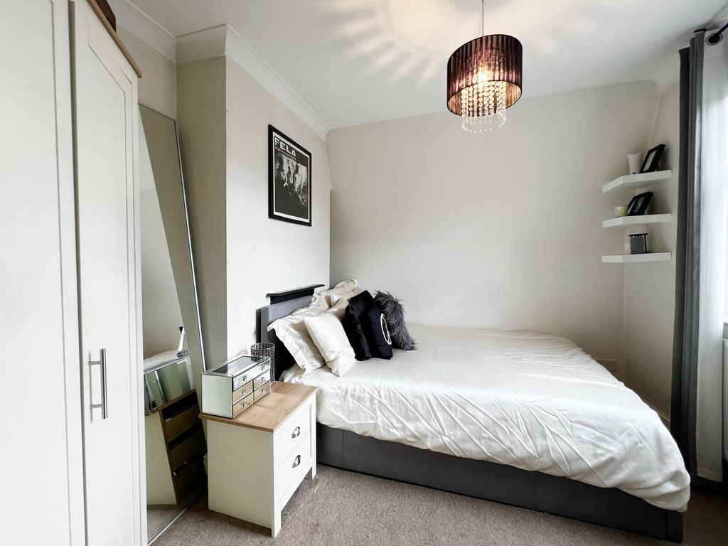 1 bed flat for sale in Beckenham Road, Beckenham BR3, £240,000