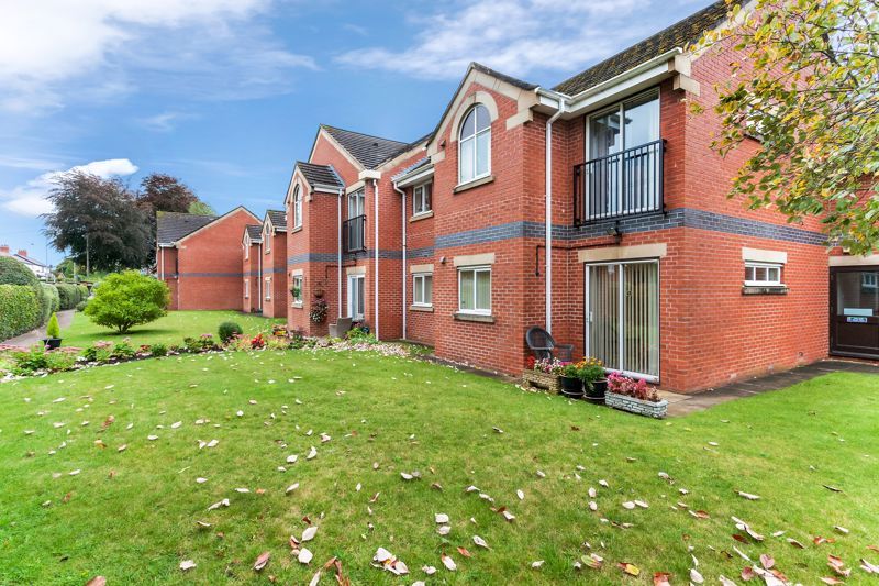 2 bed flat for sale in Apple Close, Congleton CW12, £155,000