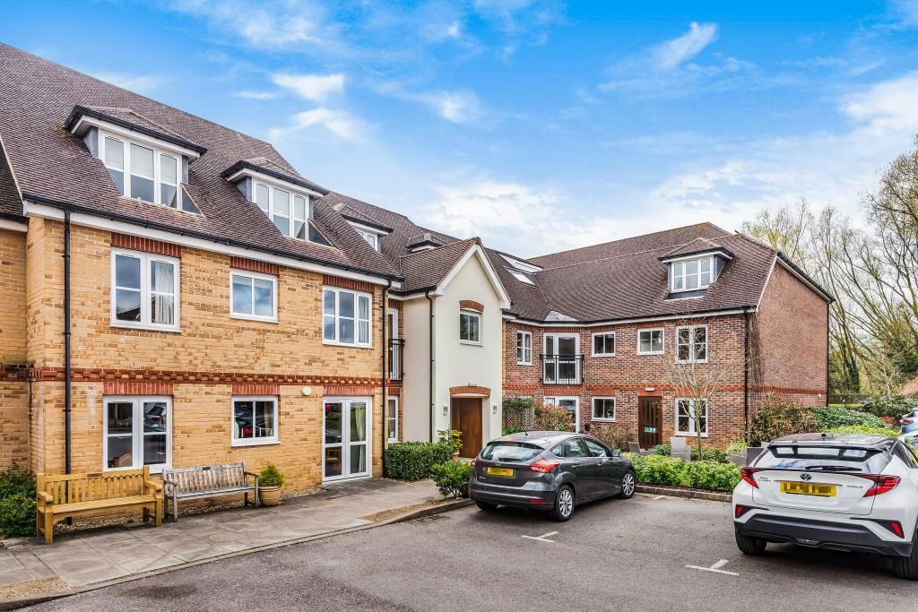 2 bed flat for sale in Stable Court, Manor Road, Brackley NN13, £100,000