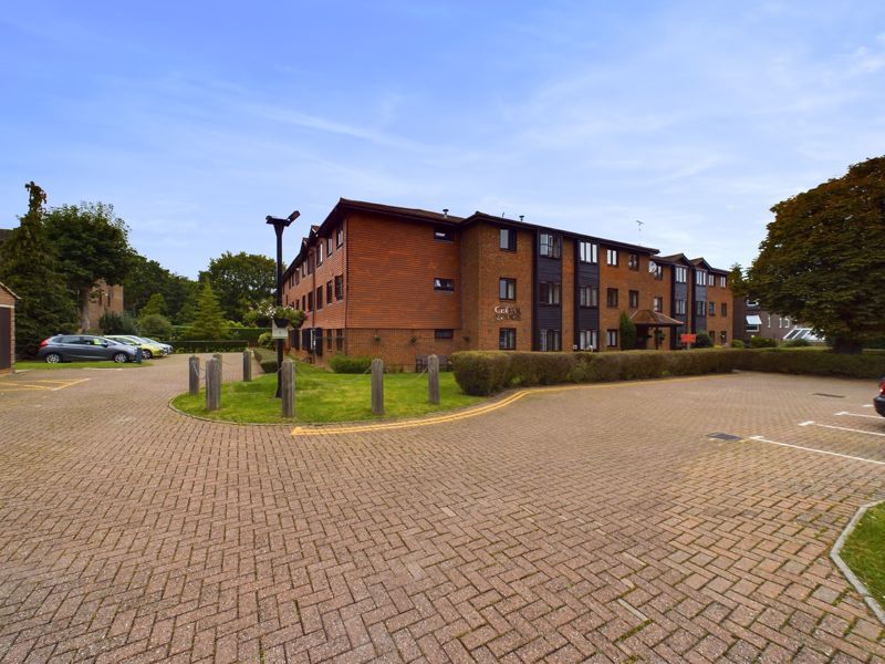 1 bed property for sale in Brighton Road, Crawley RH11, £130,000