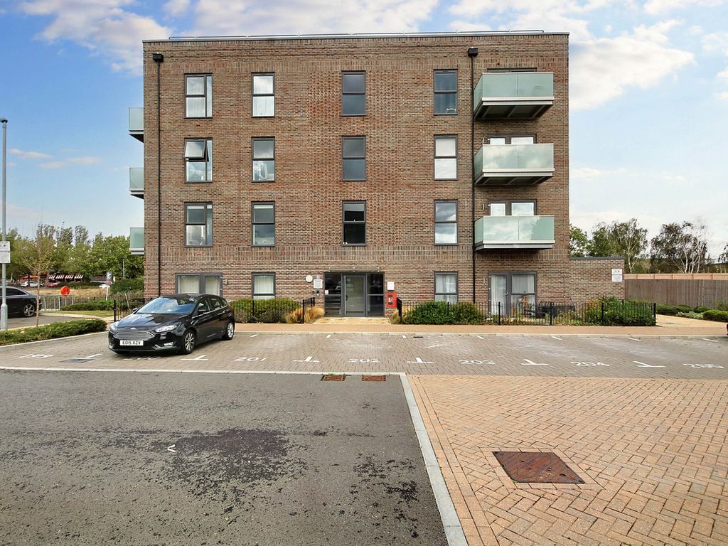 1 bed flat for sale in Carrowmore Close, West Thurrock RM20, £230,000
