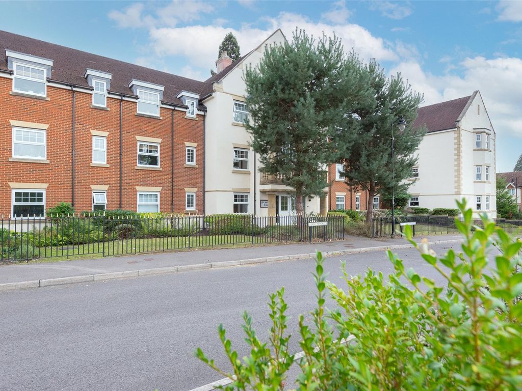 2 bed flat for sale in Bromfield Place, Fleet, Hampshire GU51, £265,000