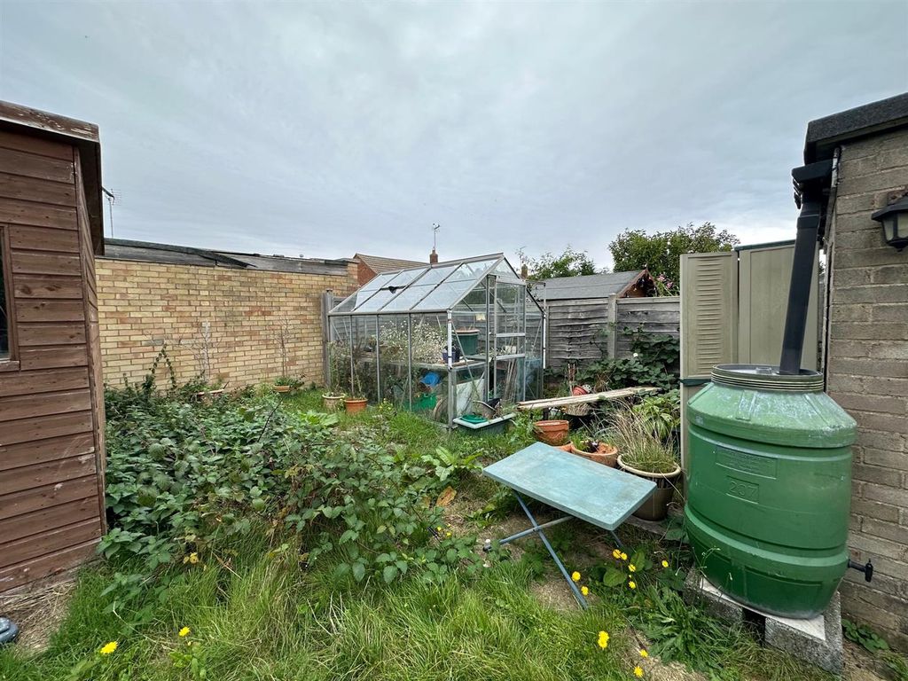 2 bed detached bungalow for sale in Gunthorpe Road, Gunthorpe, Peterborough PE4, £260,000