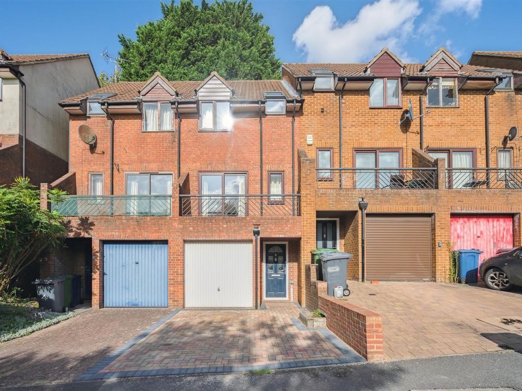 2 bed terraced house for sale in Mylne Close, High Wycombe HP13, £325,000