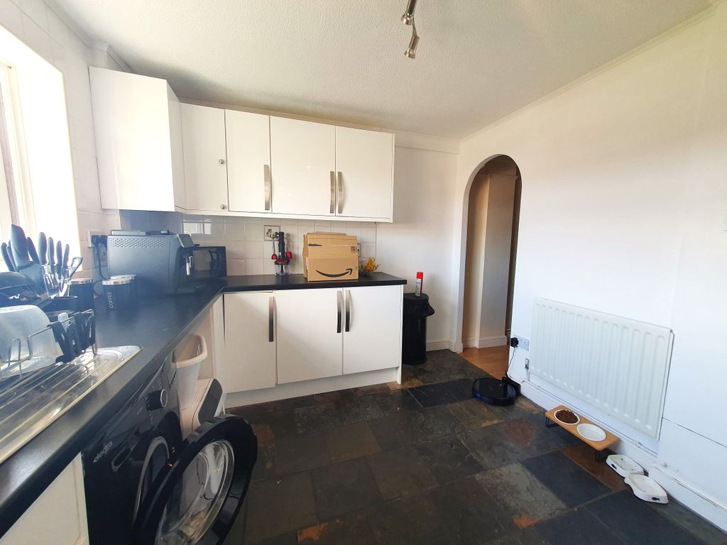 2 bed flat for sale in Littlefield, Sherborne DT9, £140,000