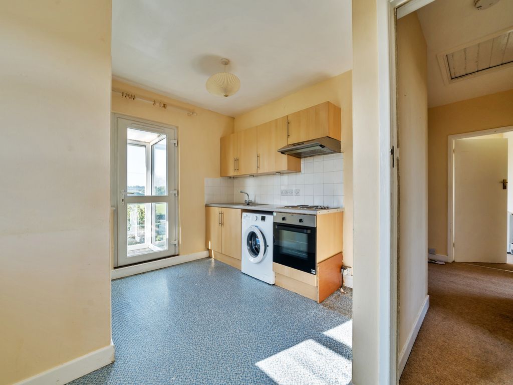 2 bed flat for sale in Fossefield Road, Midsomer Norton, Radstock, Somerset BA3, £180,000