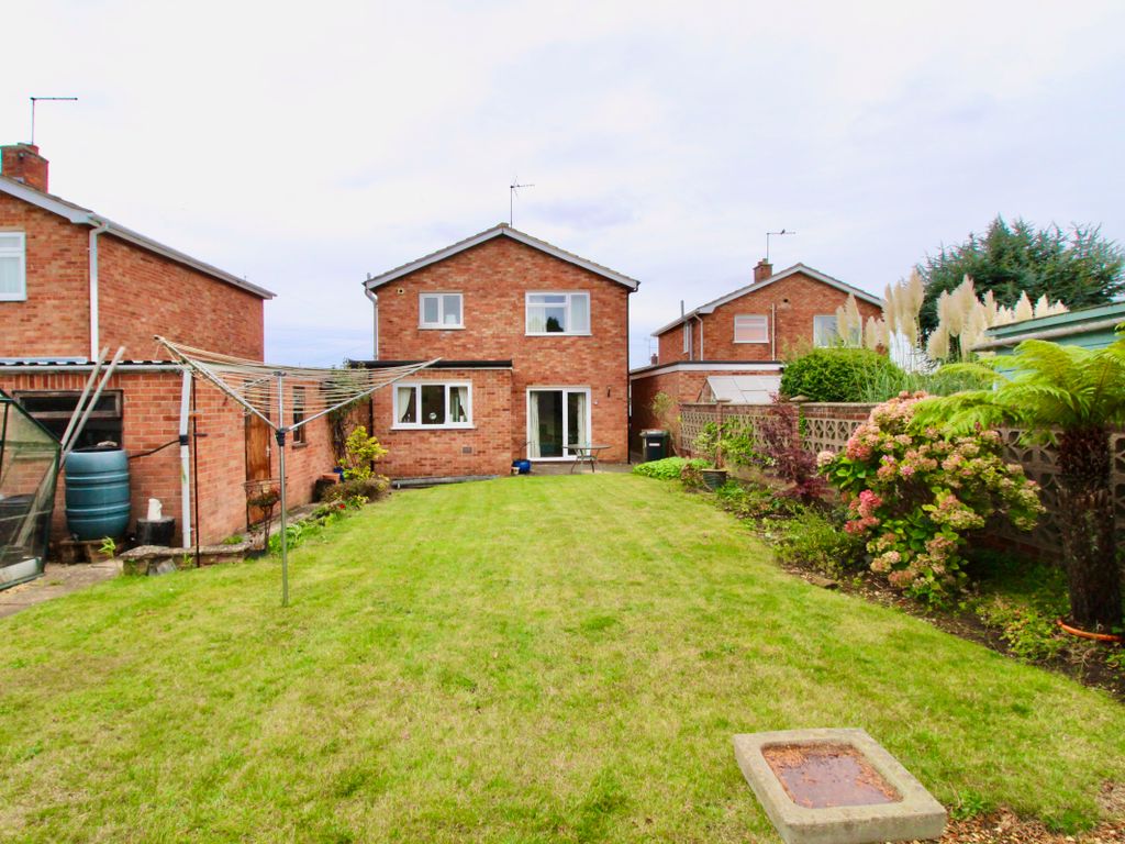 3 bed detached house for sale in Allan Avenue, Stanground, Peterborough PE2, £300,000