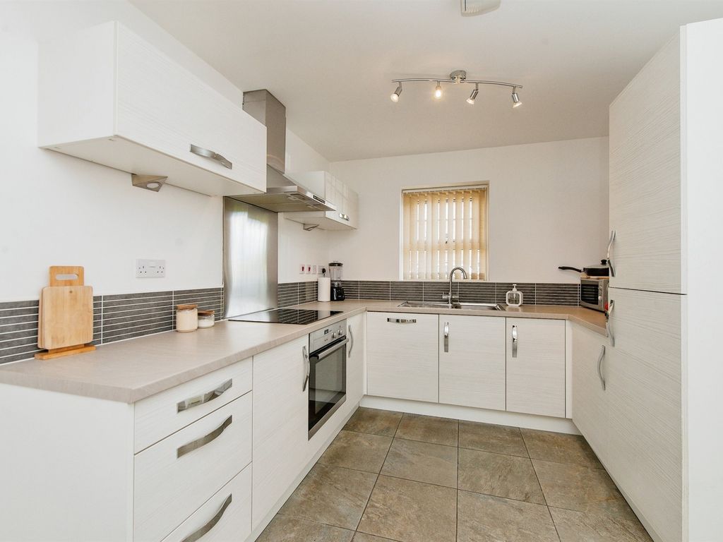 3 bed town house for sale in Fallbrook Road, Castleford WF10, £210,000