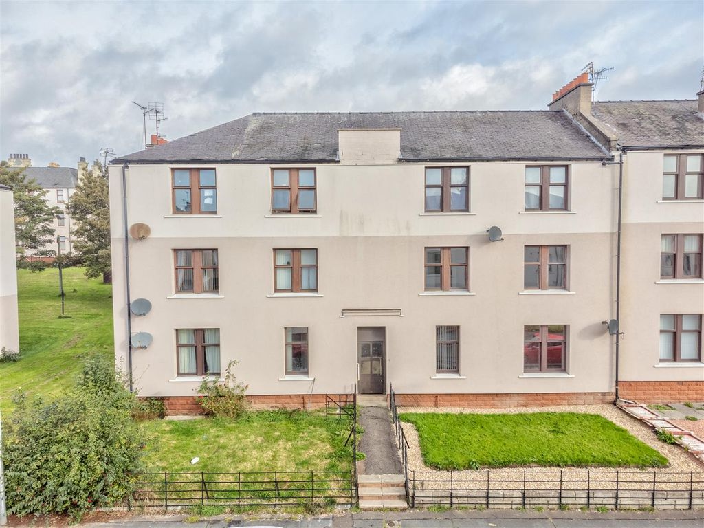 2 bed flat for sale in Hepburn Street, Dundee DD3, £100,000
