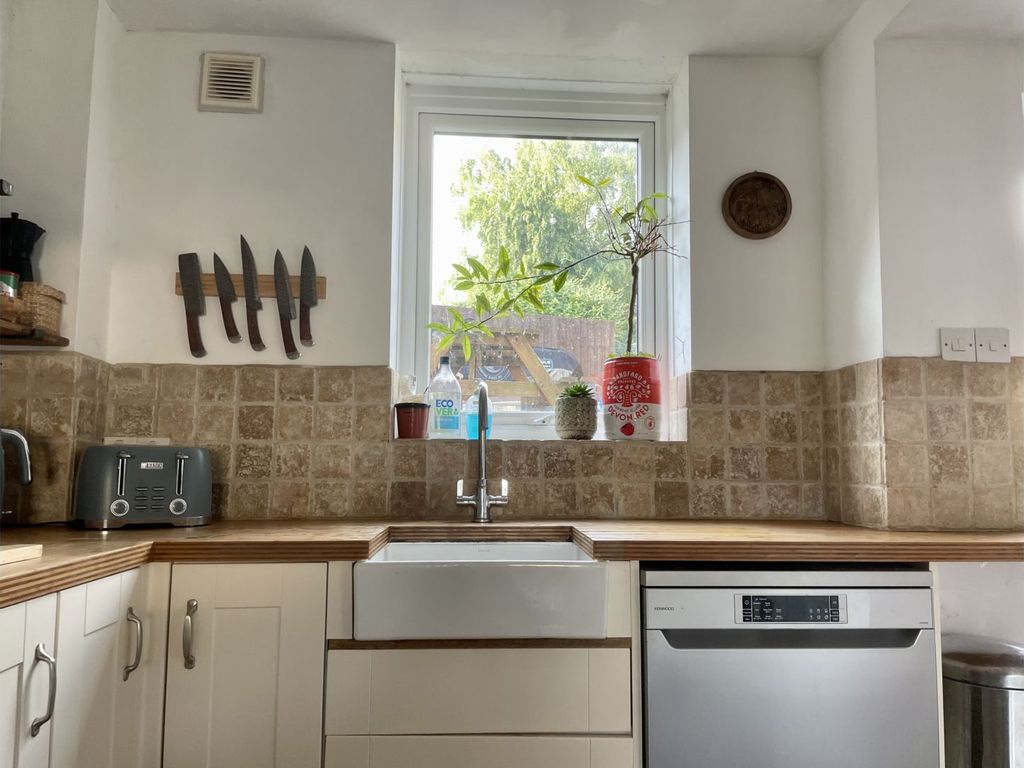 3 bed terraced house for sale in London Road, Exeter EX5, £300,000