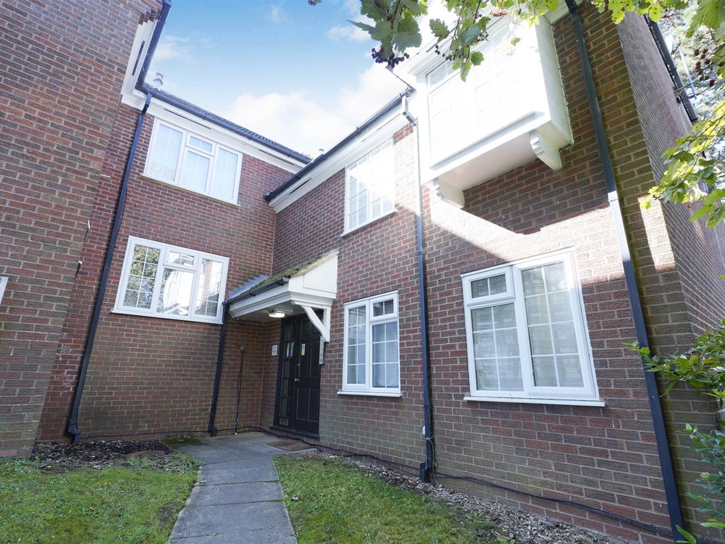 Studio for sale in Somersby Close, Luton LU1, £125,000