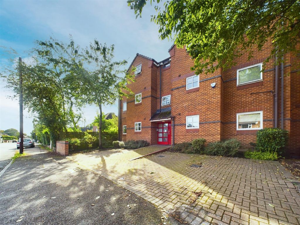 2 bed flat for sale in Valley Court, Carlton, Nottingham NG4, £125,000