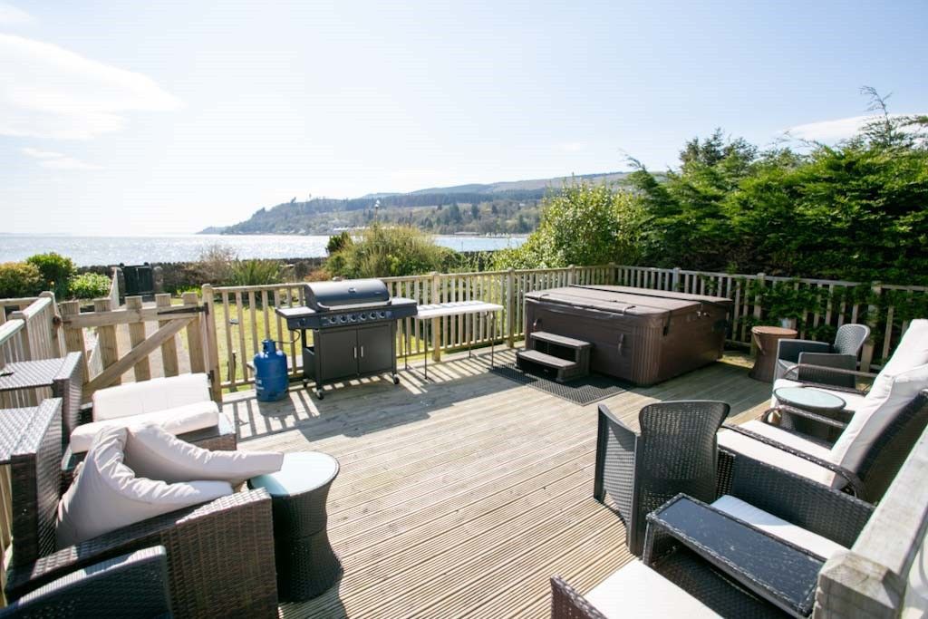 Leisure/hospitality for sale in Victoria Parade, Dunoon PA23, £1,750,000