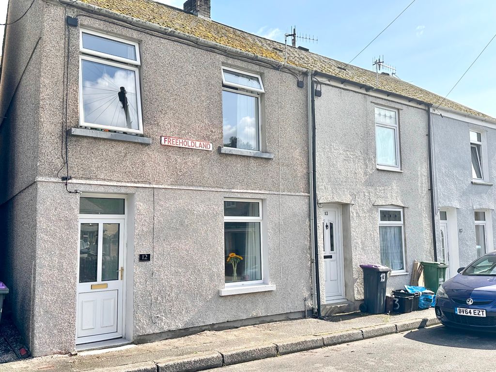 3 bed end terrace house for sale in Freeholdland Road, Pontnewynydd, Pontypool NP4, £159,950