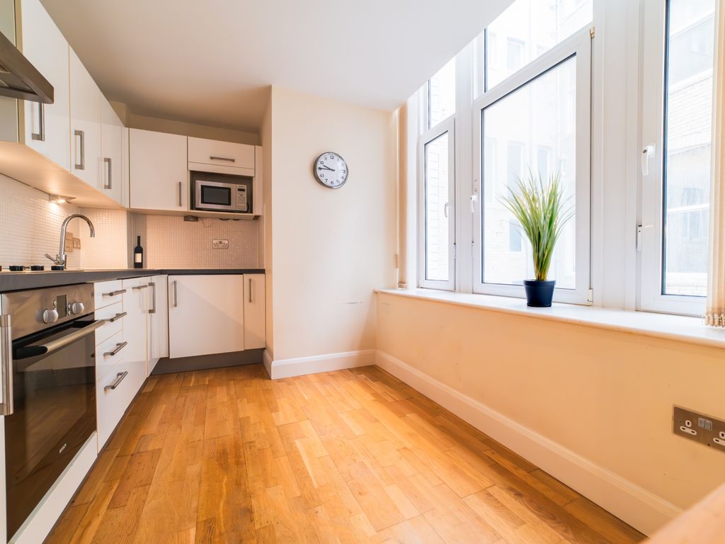 1 bed flat for sale in West Bute Street, Cardiff CF10, £135,000
